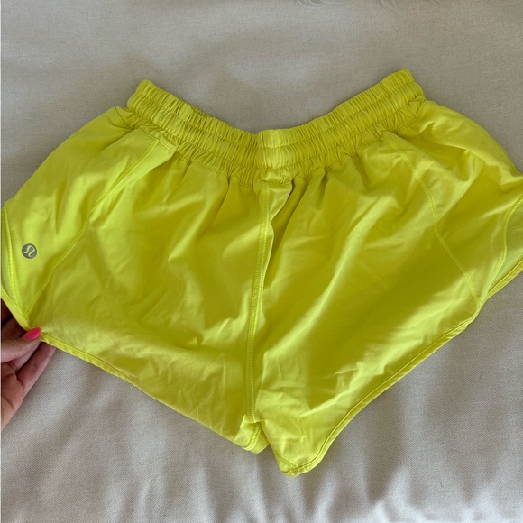 Lululemon shorts size 8 2.5’ - Picture 3 of 3